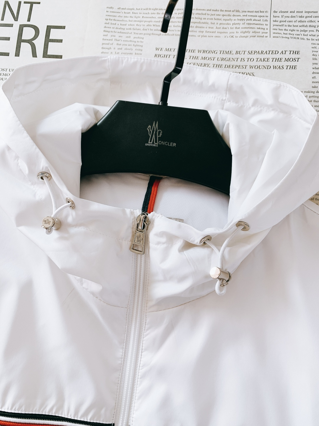 Moncler 蒙口 2026SS早春新品休闲连帽外套。轻奢户外天花板！这款连帽外套上身直接拉高整体气场