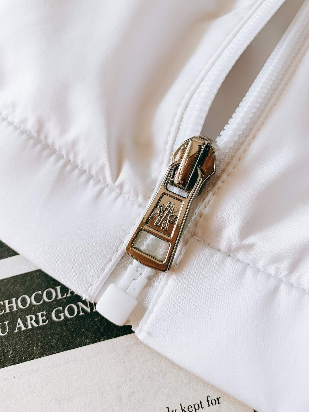 Moncler 蒙口 2026SS早春新品休闲连帽外套。轻奢户外天花板！这款连帽外套上身直接拉高整体气场