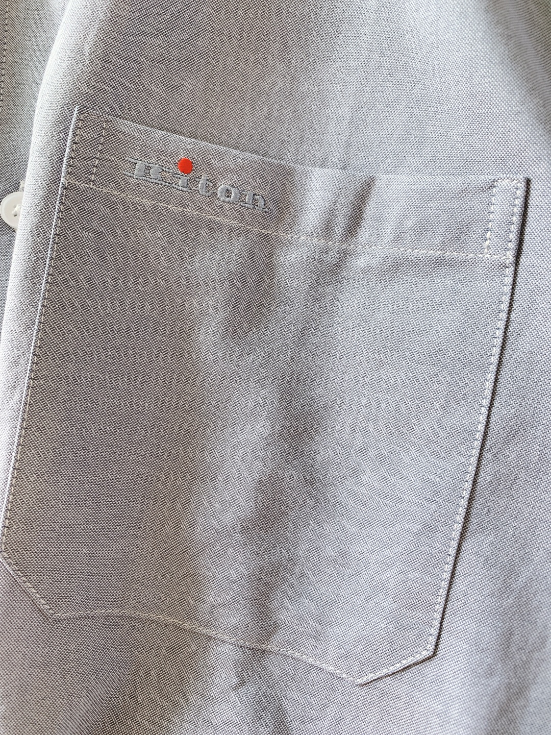 Kiton 奇顿 2026SS早春新品 老钱调性 主线系列，定织高支长绒棉结构触感细腻柔滑，低调光泽感自