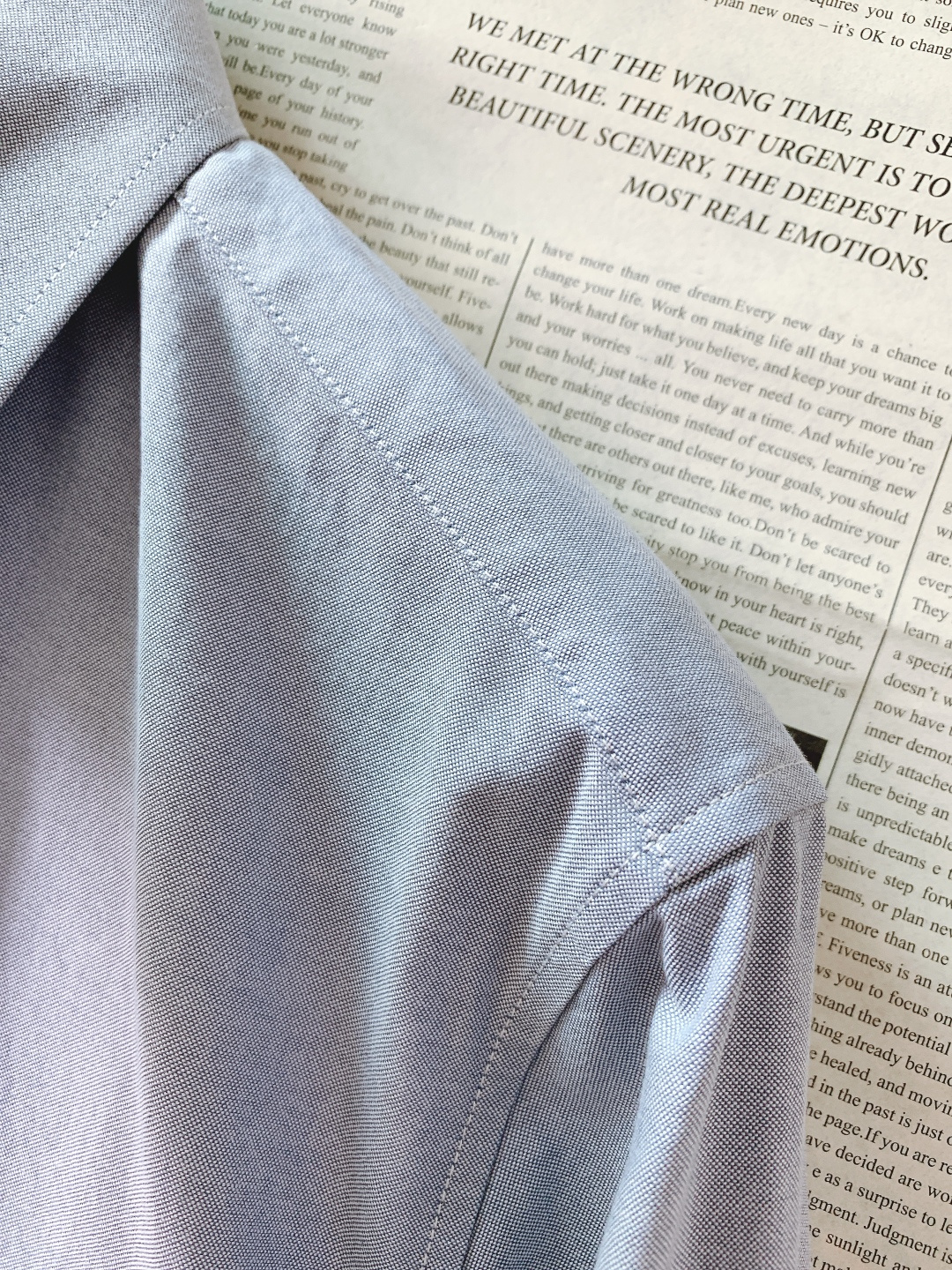 Kiton 奇顿 2026SS早春新品 老钱调性 主线系列，定织高支长绒棉结构触感细腻柔滑，低调光泽感自