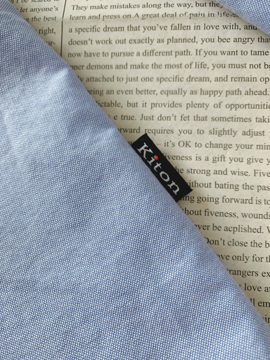 Kiton 奇顿 2026SS早春新品 老钱调性 主线系列，定织高支长绒棉结构触感细腻柔滑，低调光泽感自