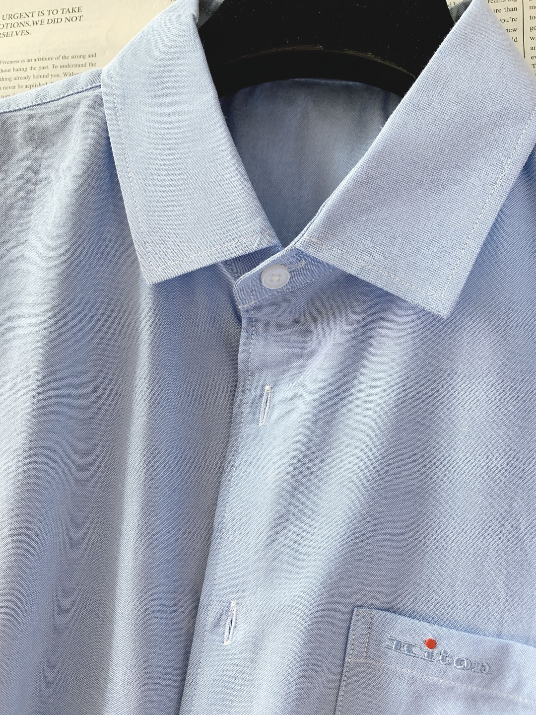 Kiton 奇顿 2026SS早春新品 老钱调性 主线系列，定织高支长绒棉结构触感细腻柔滑，低调光泽感自