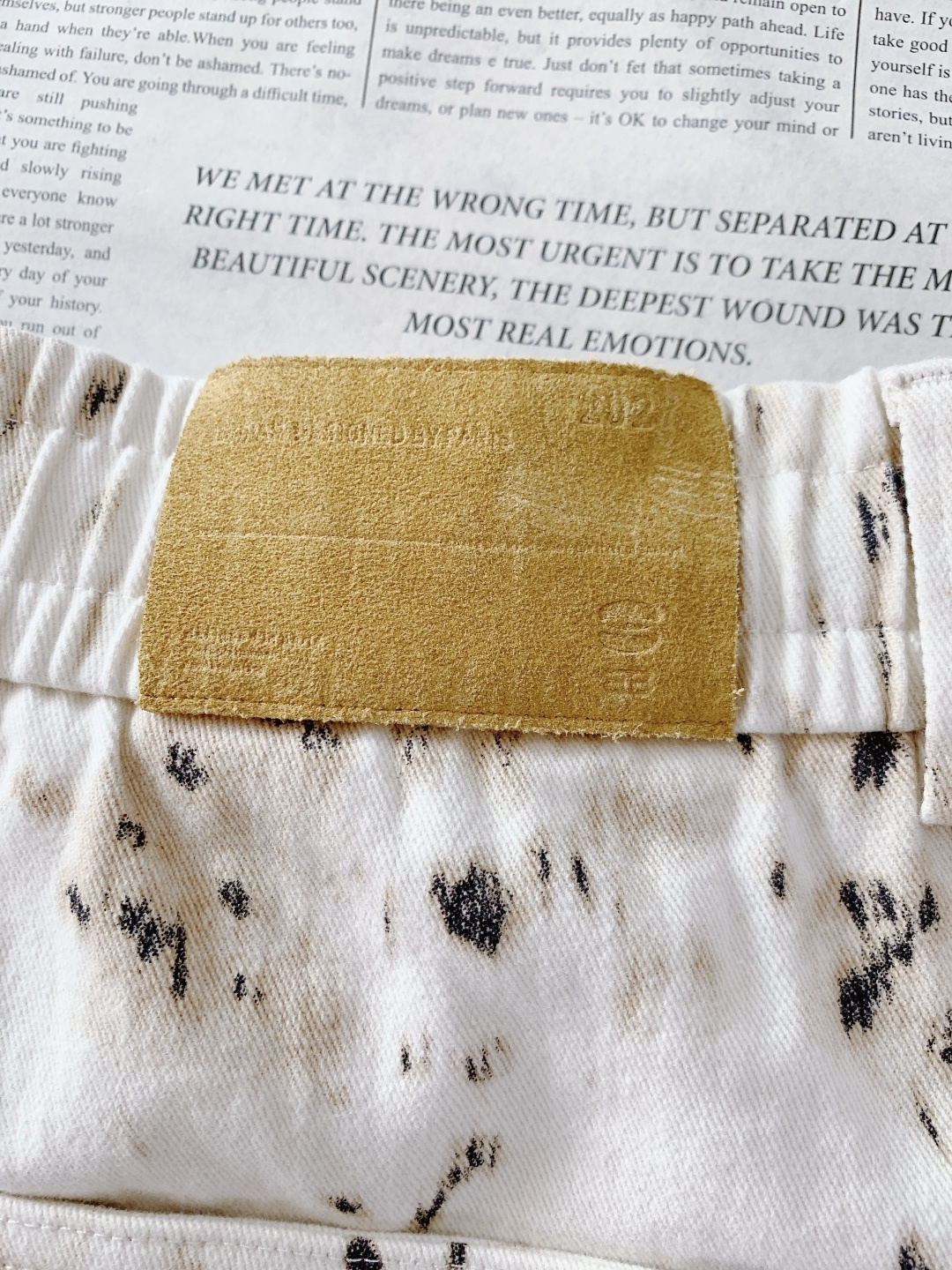 𝐁𝐚𝐥𝐞𝐧𝐜𝐢𝐚𝐠𝐚 巴黎世家 2026SS早春新品 豹纹泼墨休闲裤，重磅牛仔+艺术印花！米白底黑棕泼墨