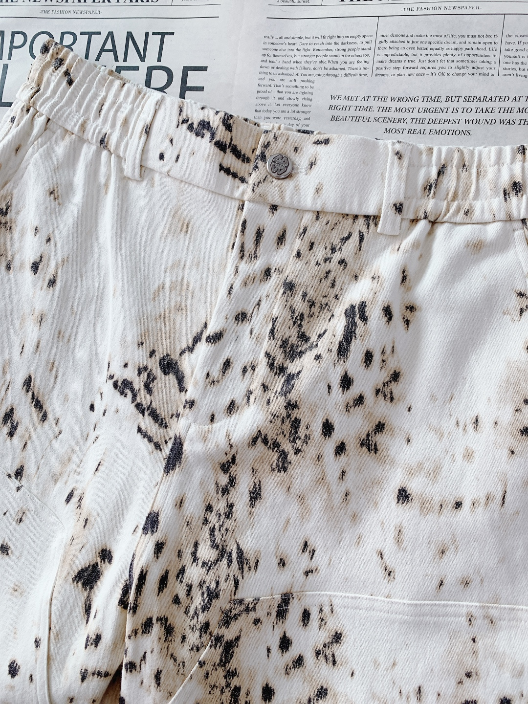 𝐁𝐚𝐥𝐞𝐧𝐜𝐢𝐚𝐠𝐚 巴黎世家 2026SS早春新品 豹纹泼墨休闲裤，重磅牛仔+艺术印花！米白底黑棕泼墨