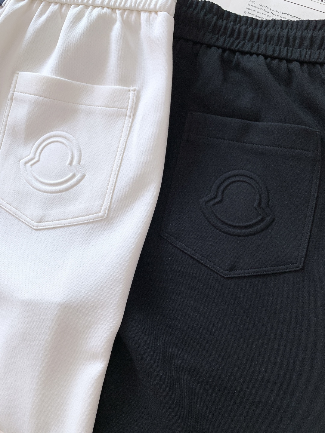 Moncler 蒙口 2026SS早春新品浮雕标识抽绳休闲裤 | 极简黑白，松弛氛围感拉满重磅斜纹棉感面