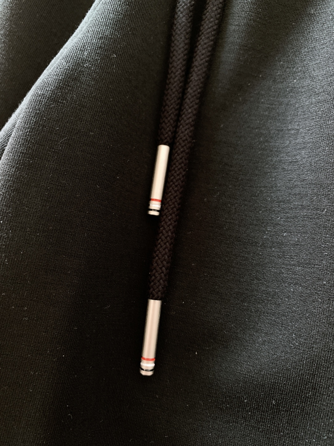 Moncler 蒙口 2026SS早春新品徽章休闲裤，重磅针织棉+经典刺绣徽章！黑白灰三色可选，双层撞色