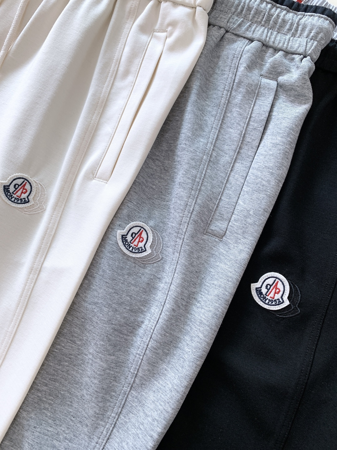 Moncler 蒙口 2026SS早春新品徽章休闲裤，重磅针织棉+经典刺绣徽章！黑白灰三色可选，双层撞色