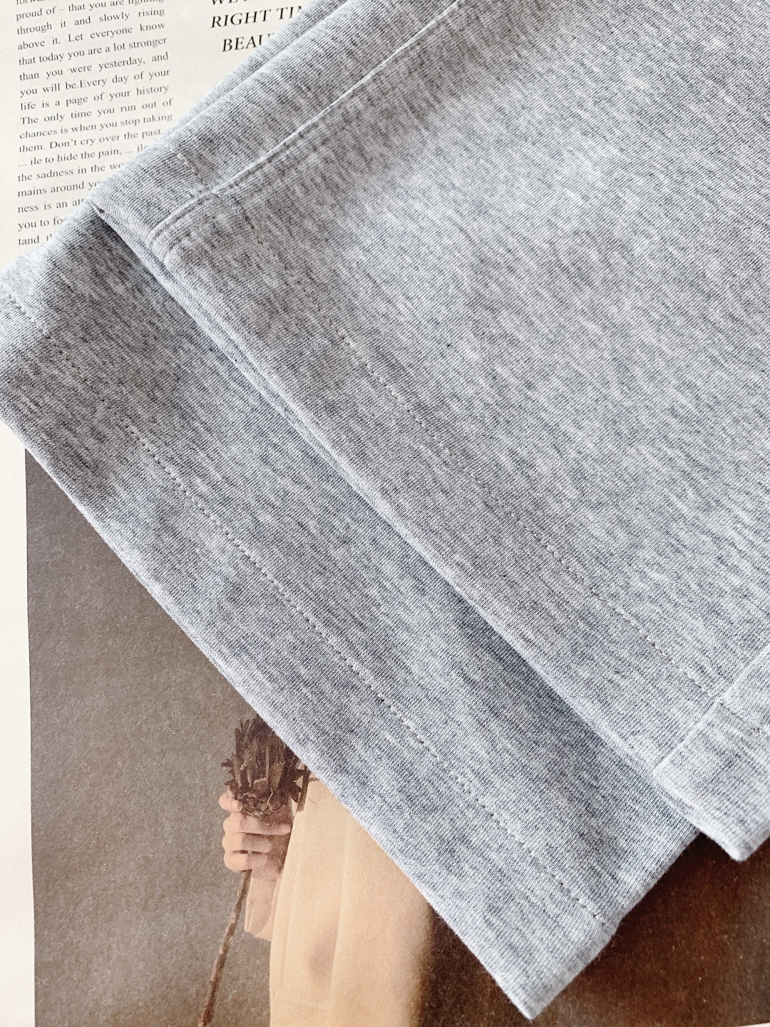 Moncler 蒙口 2026SS早春新品徽章休闲裤，重磅针织棉+经典刺绣徽章！黑白灰三色可选，双层撞色