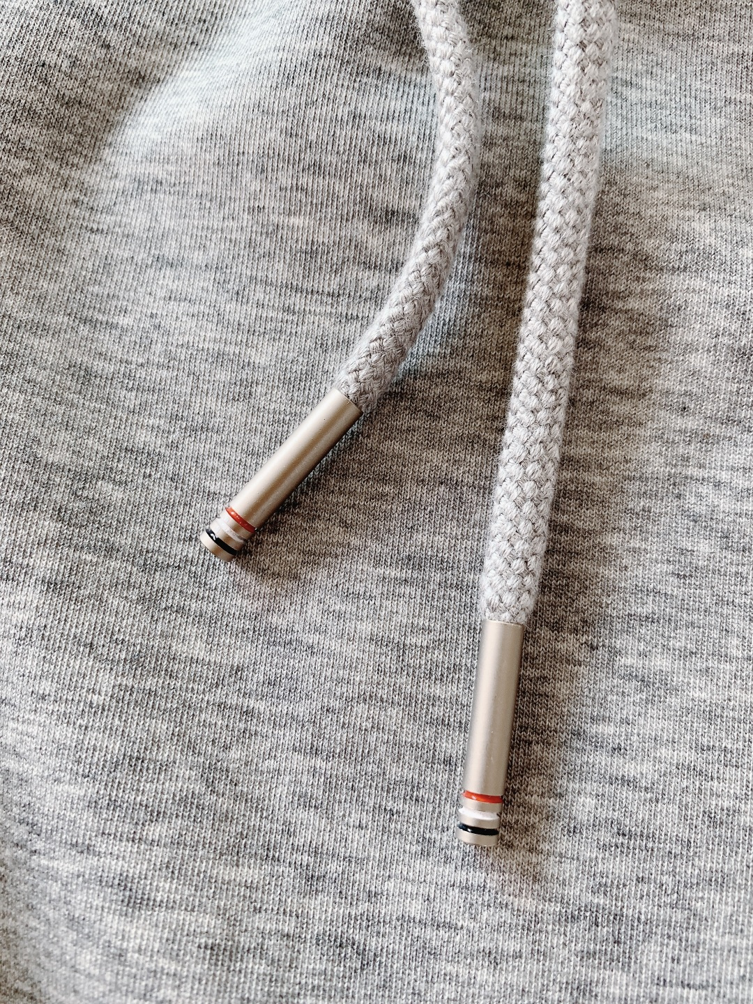 Moncler 蒙口 2026SS早春新品徽章休闲裤，重磅针织棉+经典刺绣徽章！黑白灰三色可选，双层撞色