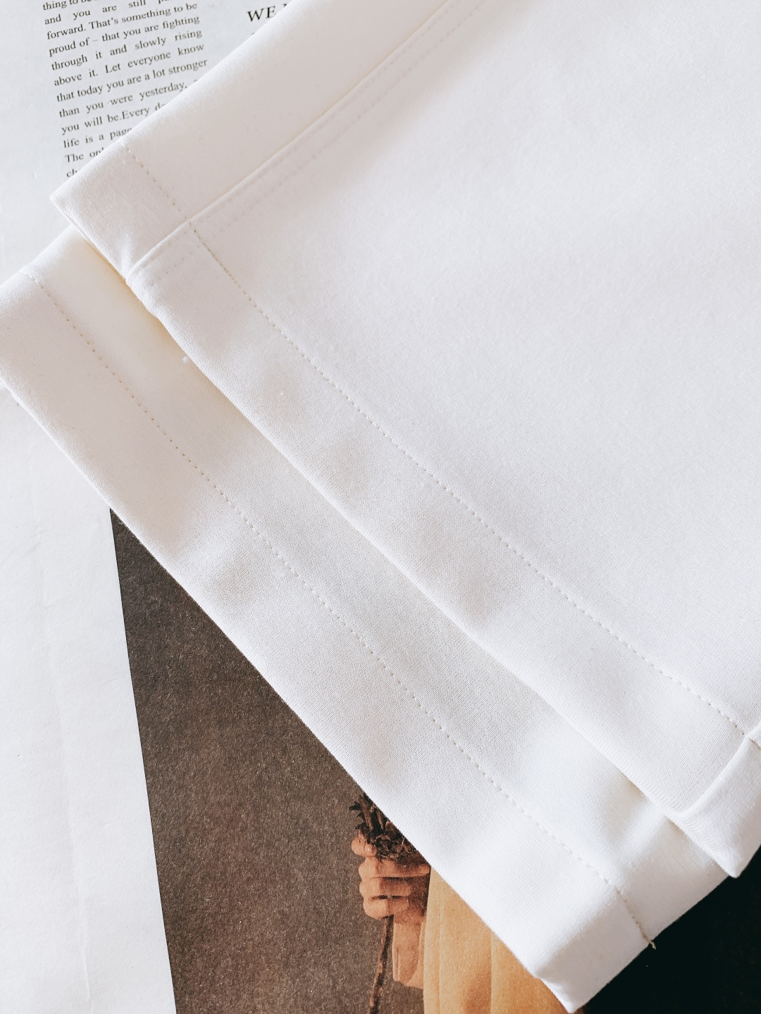 Moncler 蒙口 2026SS早春新品徽章休闲裤，重磅针织棉+经典刺绣徽章！黑白灰三色可选，双层撞色