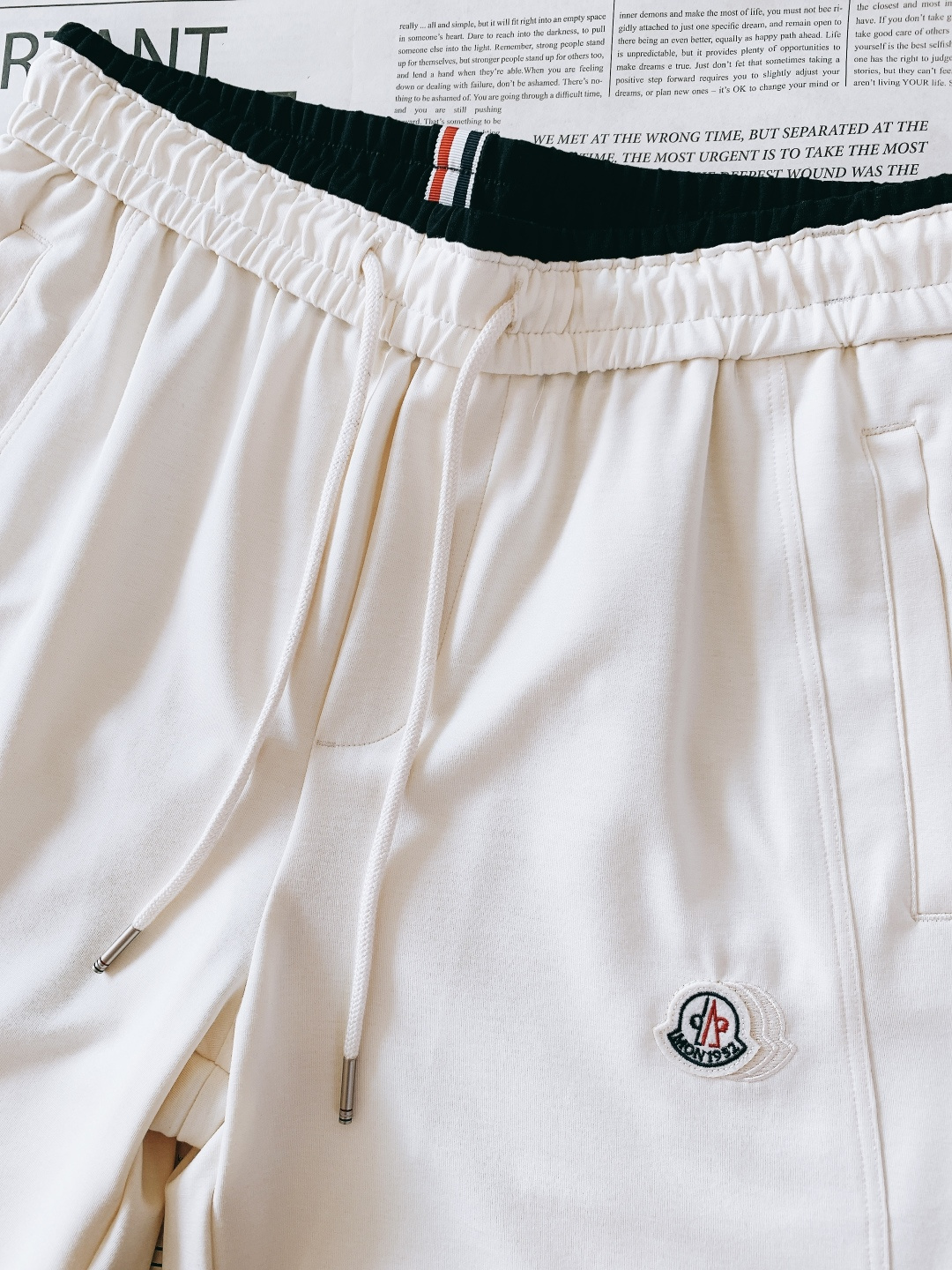 Moncler 蒙口 2026SS早春新品徽章休闲裤，重磅针织棉+经典刺绣徽章！黑白灰三色可选，双层撞色