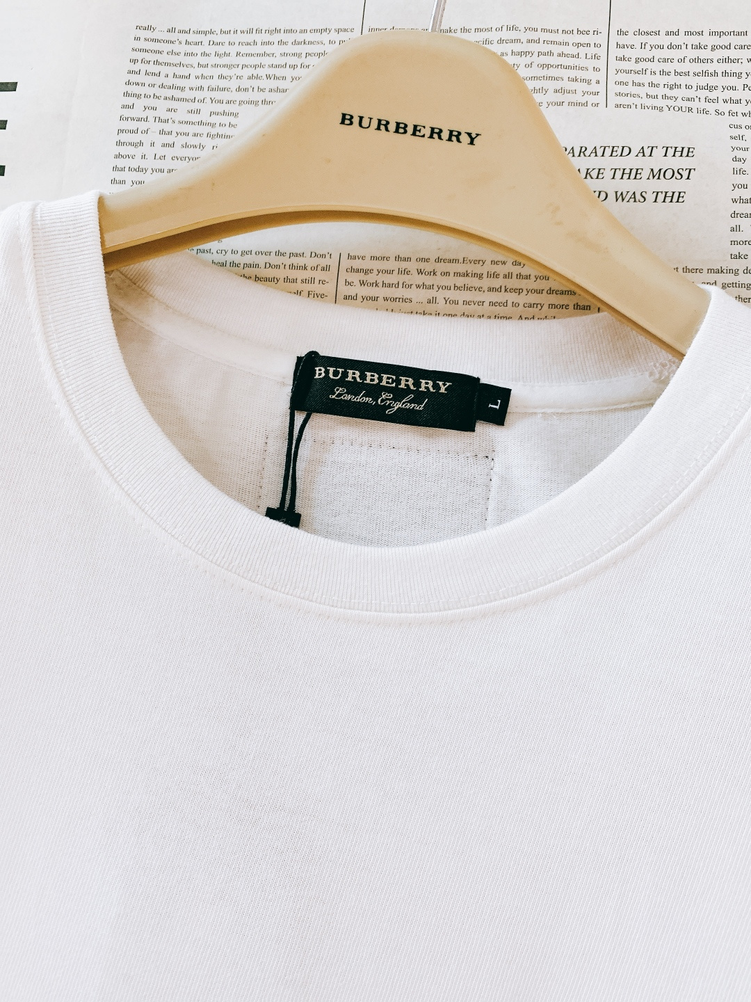 Burberry 巴宝莉 2026SS早春新品 胶囊系列短袖，100% 精梳棉+意大利工艺！胸前立体橡胶