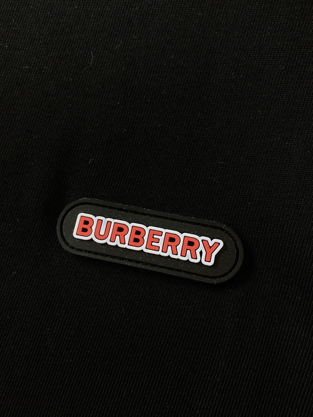 Burberry 巴宝莉 2026SS早春新品 胶囊系列短袖，100% 精梳棉+意大利工艺！胸前立体橡胶