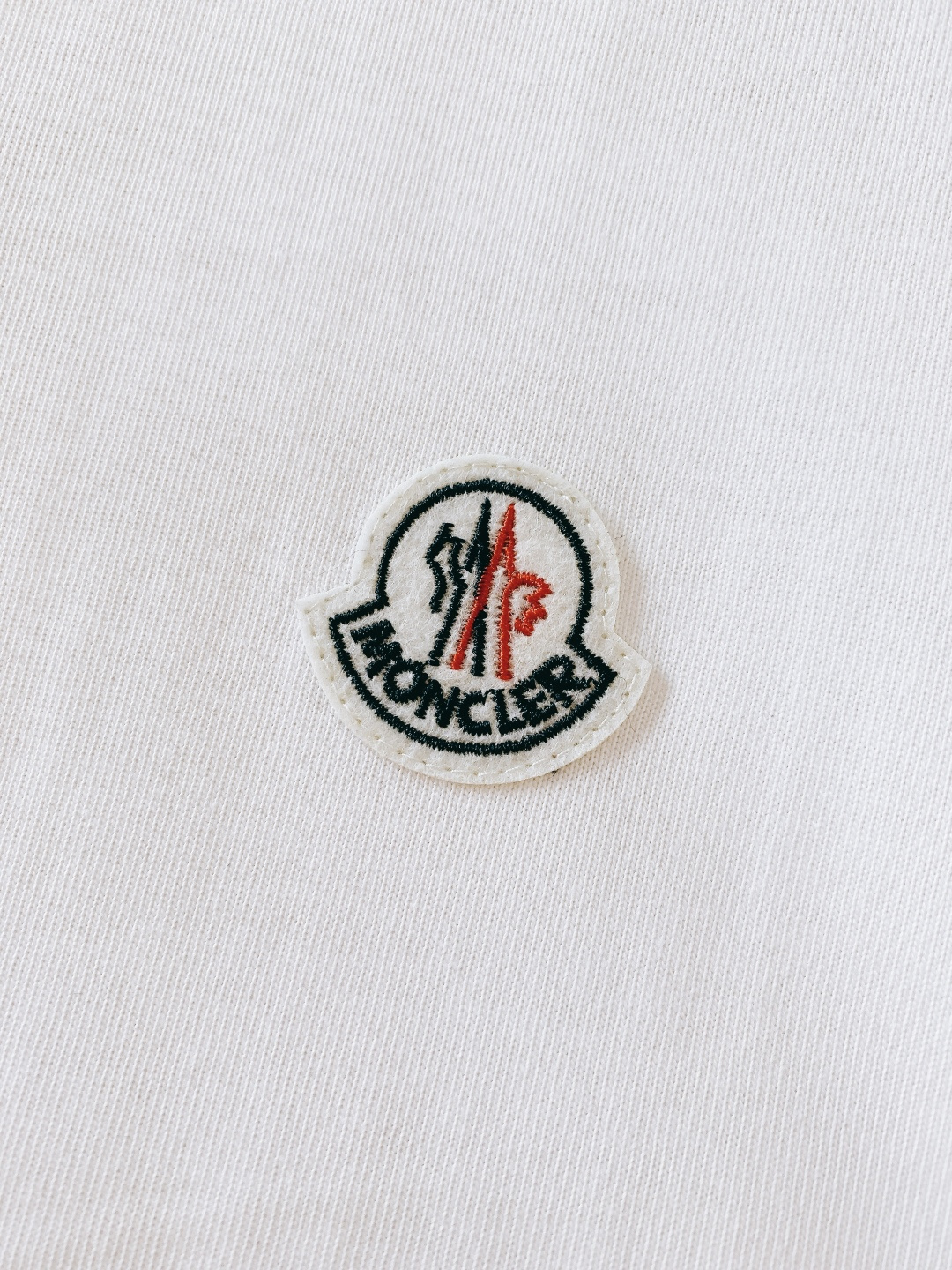 Moncler 蒙口 2026SS早春新品 经典徽章Logo短袖，高支精梳棉+专柜质感！胸前刺绣徽章Lo