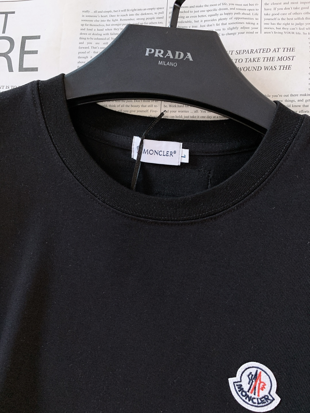 Moncler 蒙口 2026SS早春新品 经典徽章Logo短袖，高支精梳棉+专柜质感！胸前刺绣徽章Lo
