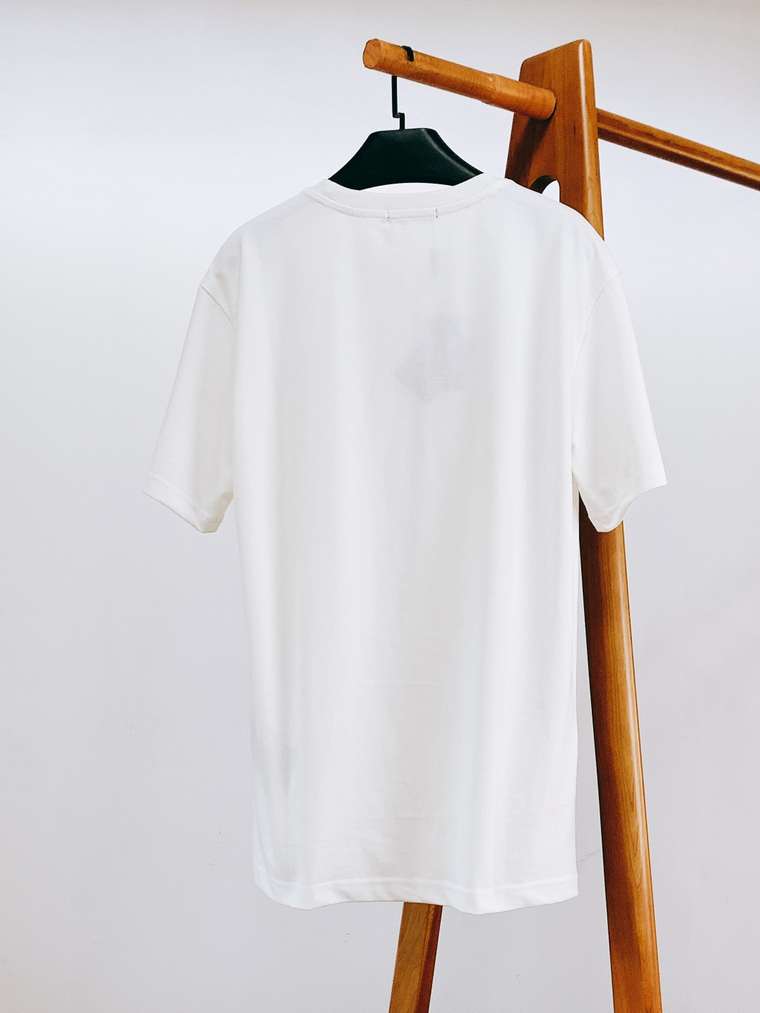 Prada 普拉达 2026SS早春新品 经典三角标短袖，高支精梳棉+专柜质感！胸前金属三角标辨识度拉满