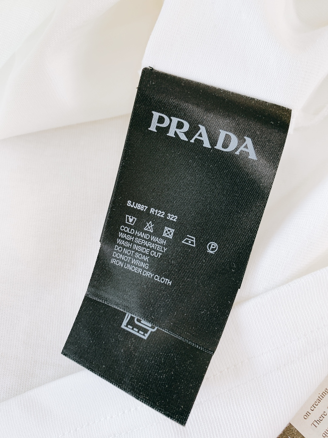 Prada 普拉达 2026SS早春新品 经典三角标短袖，高支精梳棉+专柜质感！胸前金属三角标辨识度拉满