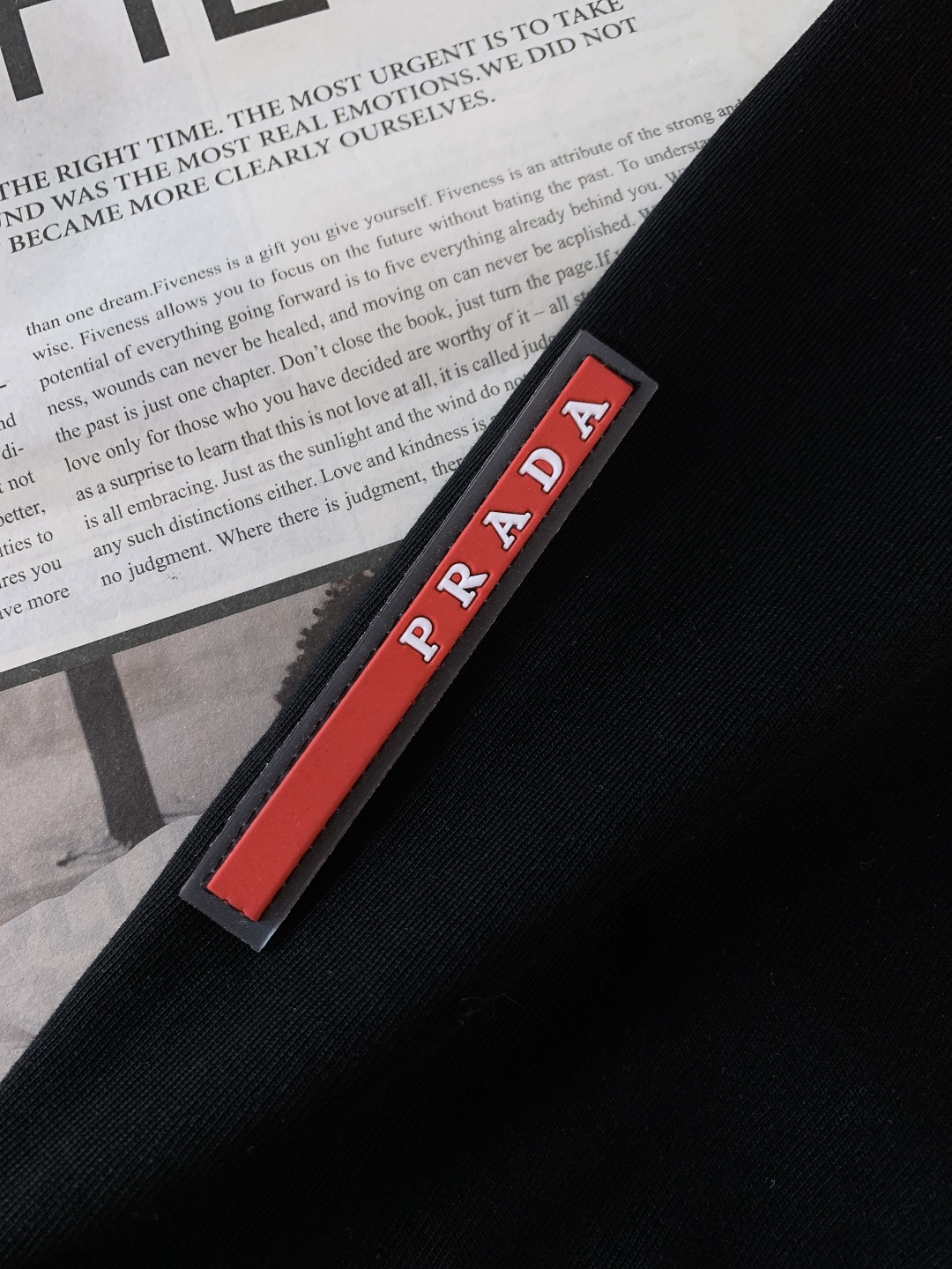 Prada 普拉达 2026SS早春新品 经典三角标短袖，高支精梳棉+专柜质感！胸前金属三角标辨识度拉满