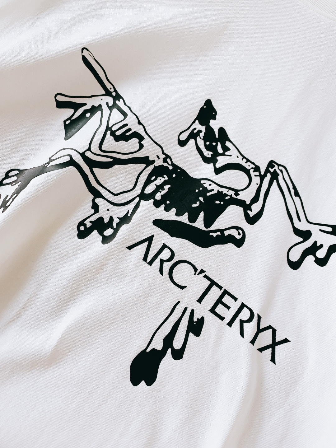 ARCTERYX 始祖鸟 2026SS早春新品 溶解鸟短袖，高支精梳棉+艺术感印花！黑白撞色溶解鸟Log
