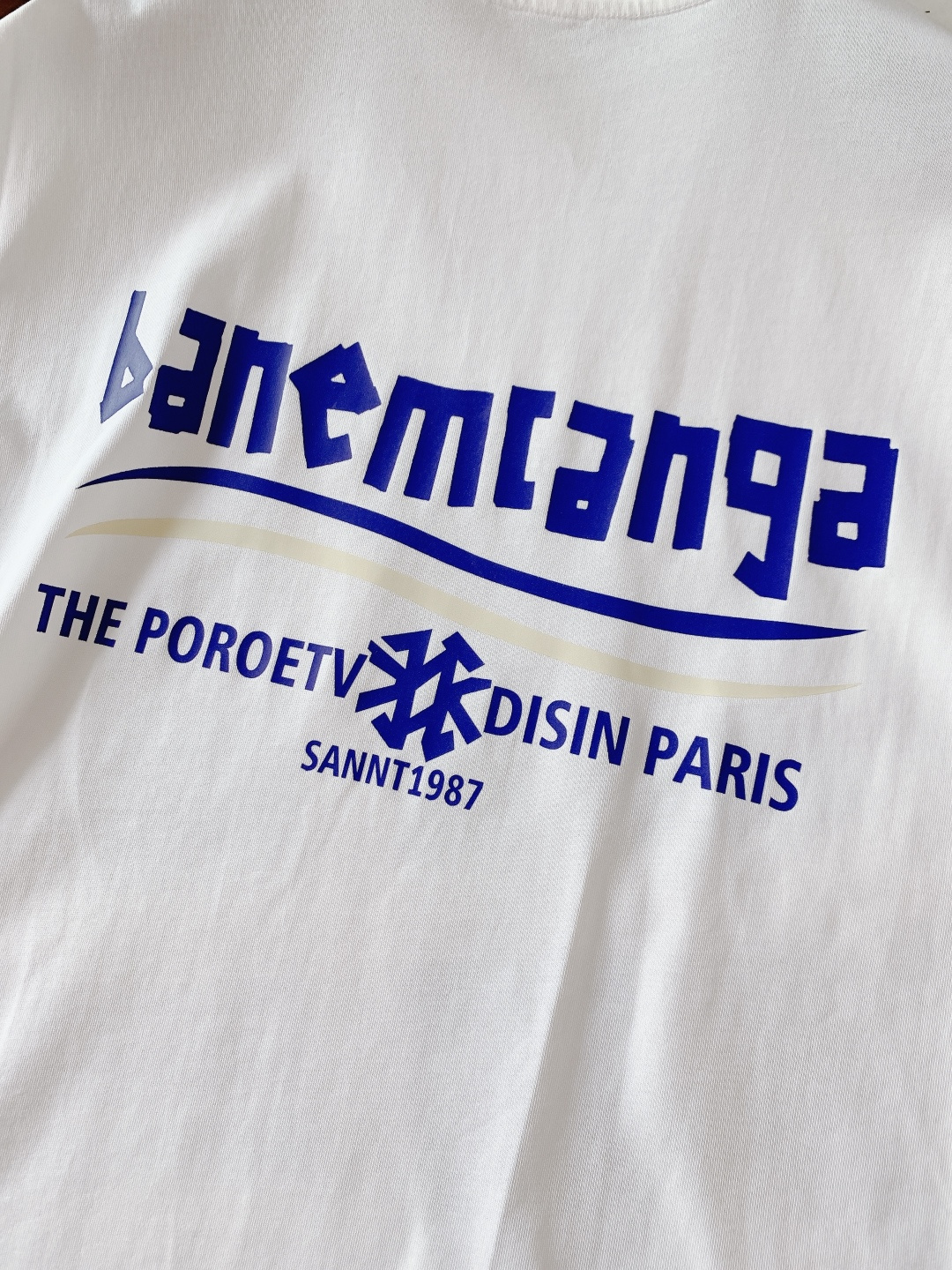 𝐁𝐚𝐥𝐞𝐧𝐜𝐢𝐚𝐠𝐚 巴黎世家 2026SS早春新品 海浪标语短袖，高支精梳棉+复古运动风！前后撞色海浪