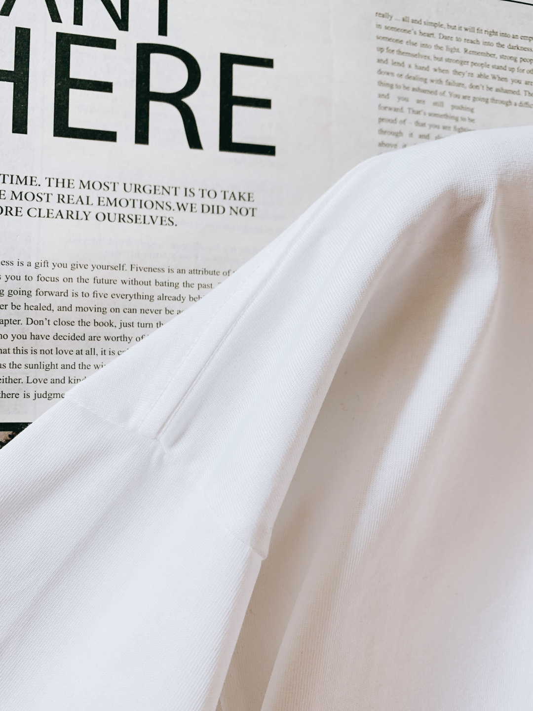 𝐁𝐚𝐥𝐞𝐧𝐜𝐢𝐚𝐠𝐚 巴黎世家 2026SS早春新品 海浪标语短袖，高支精梳棉+复古运动风！前后撞色海浪