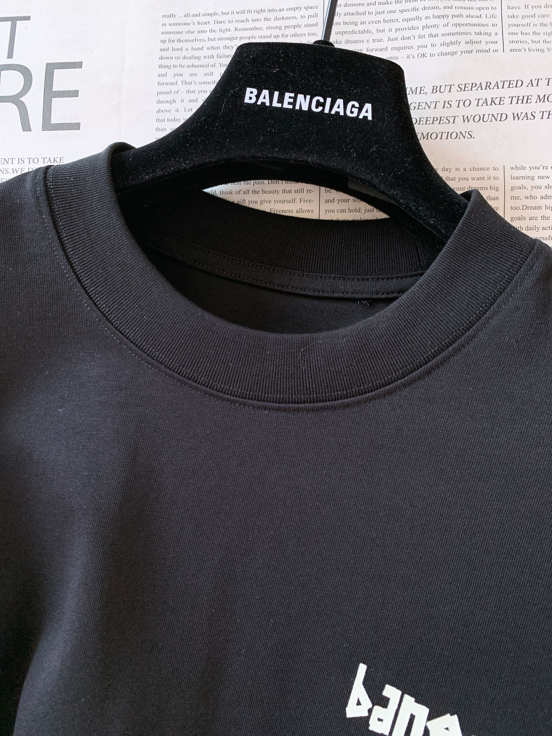 𝐁𝐚𝐥𝐞𝐧𝐜𝐢𝐚𝐠𝐚 巴黎世家 2026SS早春新品 海浪标语短袖，高支精梳棉+复古运动风！前后撞色海浪