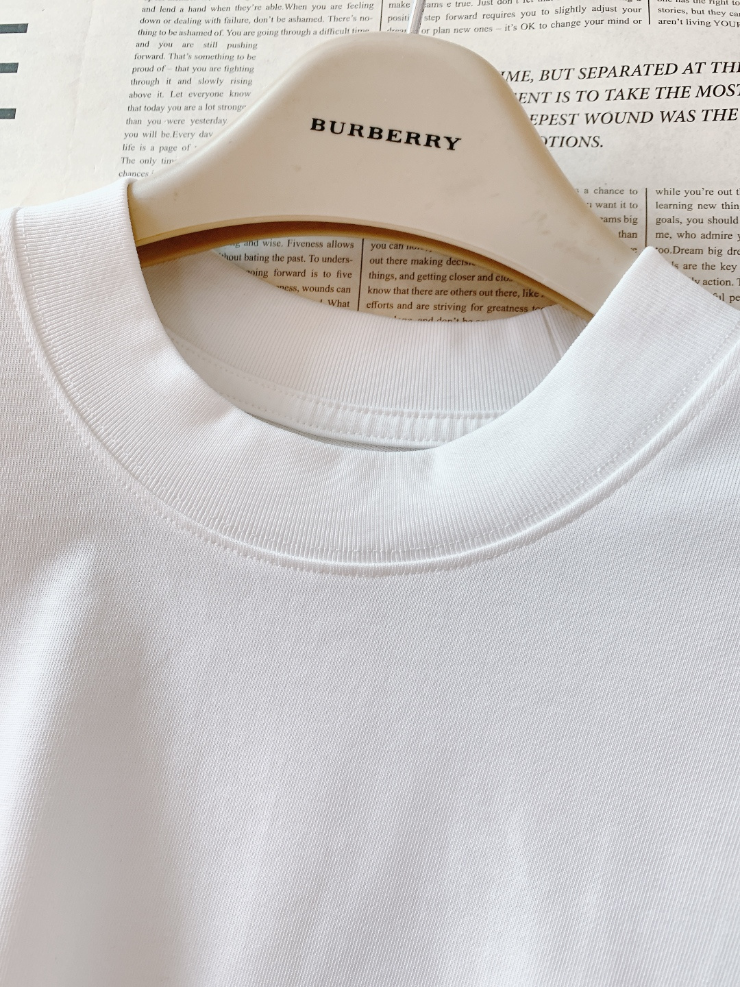 Burberry 巴宝莉 2026SS早春新品马术骑士印花T恤｜双色齐发！重磅双纱棉面料，厚实软糯，宽松