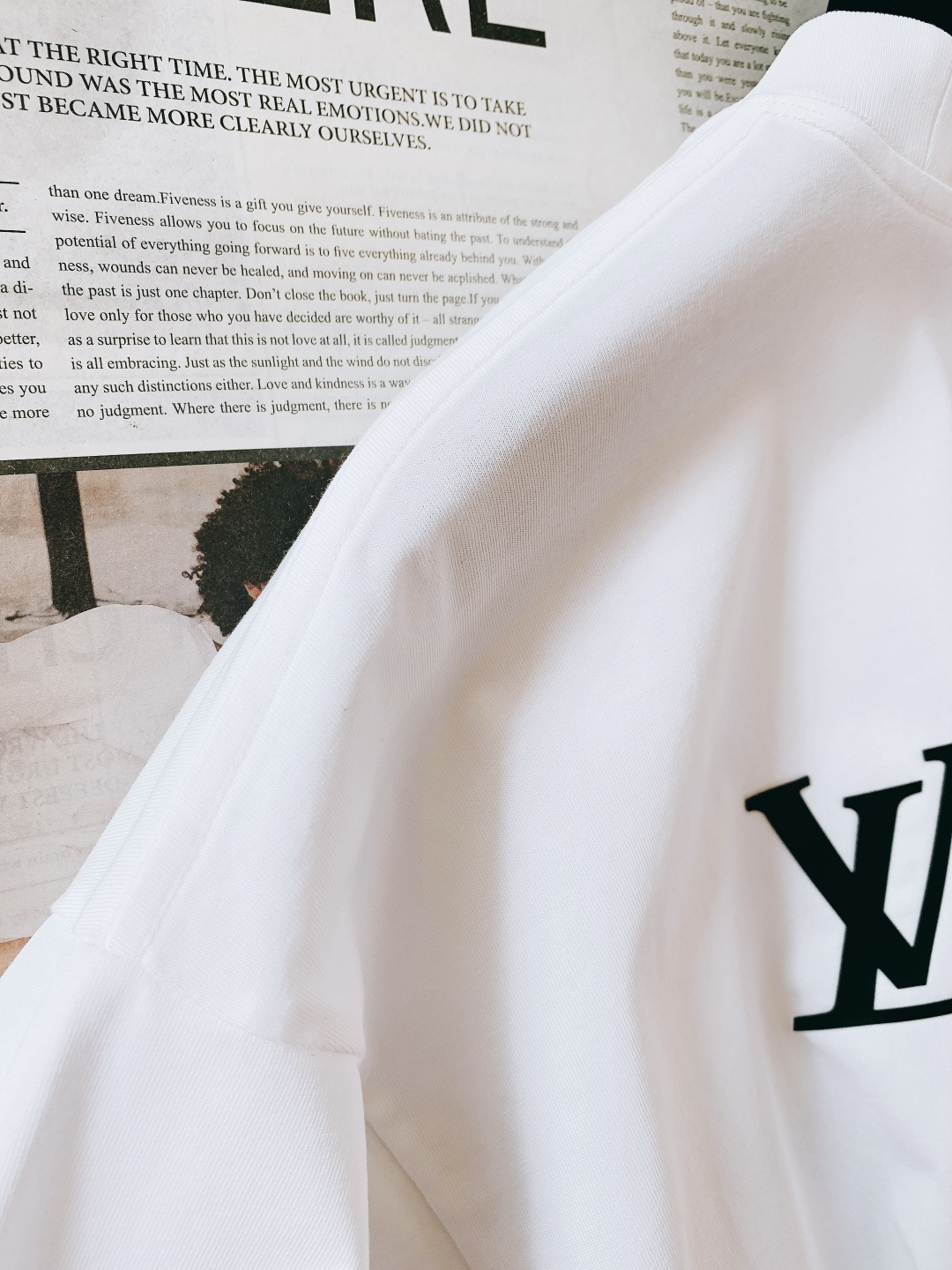 LouisVuitton 路易威登 2026SS春夏新品叠印Logo T恤｜双色齐发！重磅双纱棉面料，厚