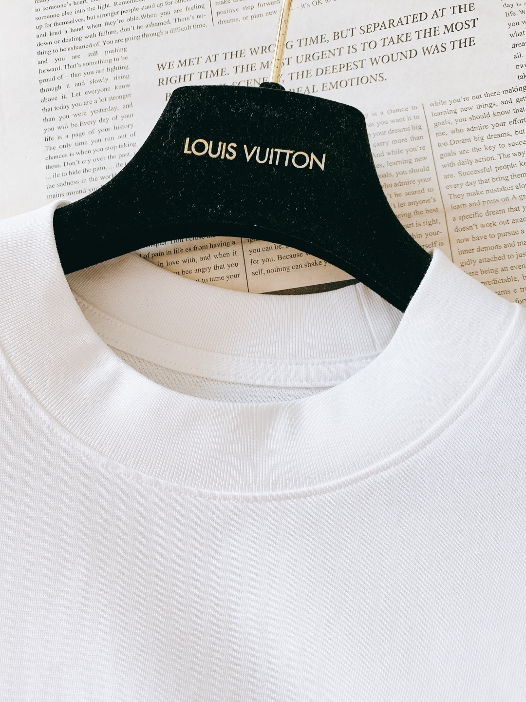 LouisVuitton 路易威登 2026SS春夏新品叠印Logo T恤｜双色齐发！重磅双纱棉面料，厚