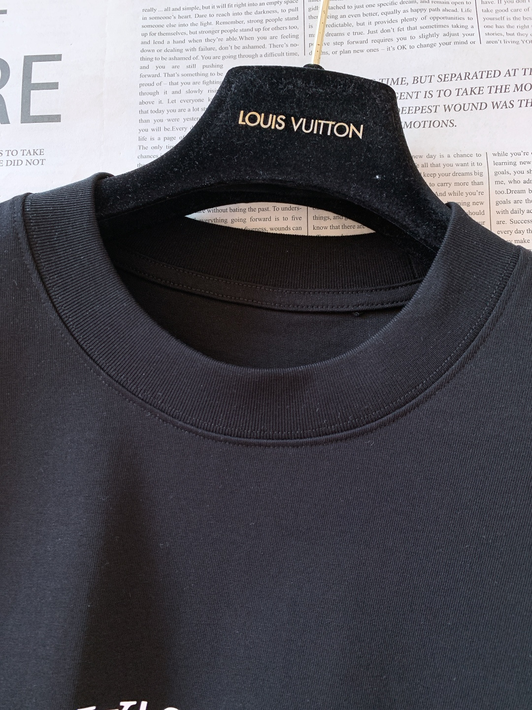 LouisVuitton 路易威登 2026SS春夏新品叠印Logo T恤｜双色齐发！重磅双纱棉面料，厚