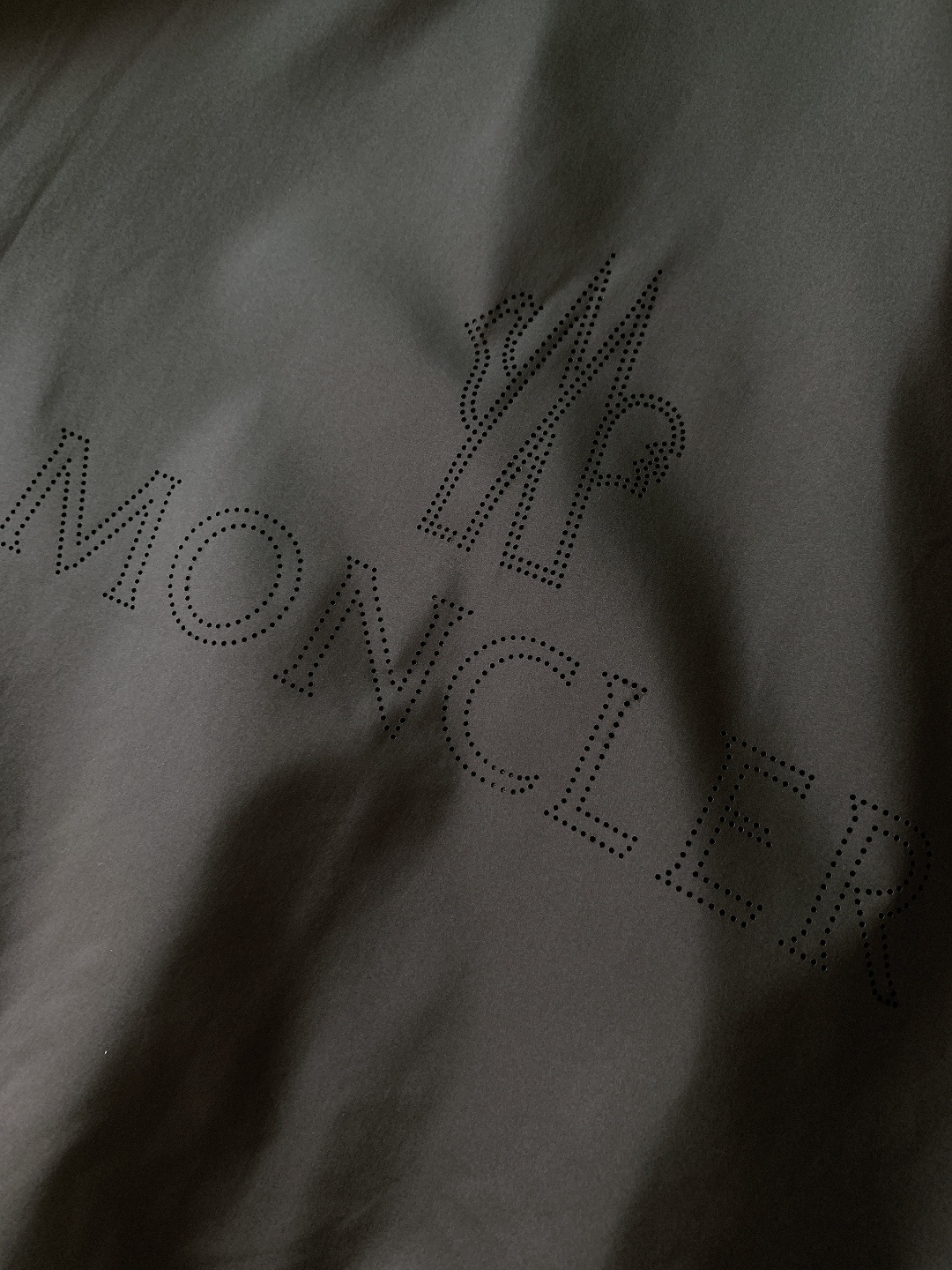 Moncler 蒙口 2026SS早春新品休闲立领夹克｜双色齐发！防风尼龙面料，挺括抗皱好穿百搭。标志性