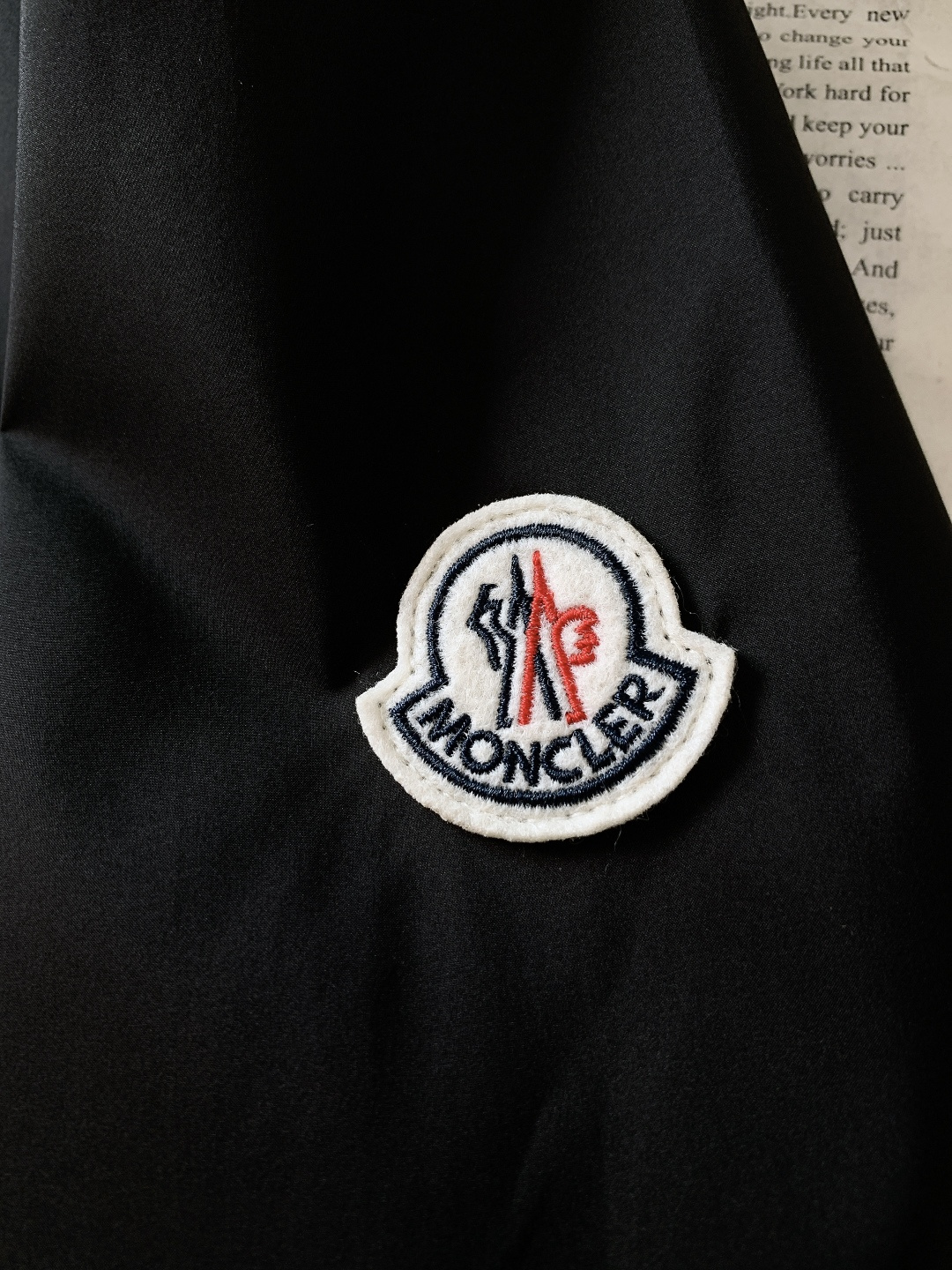 Moncler 蒙口 2026SS早春新品休闲立领夹克｜双色齐发！防风尼龙面料，挺括抗皱好穿百搭。标志性