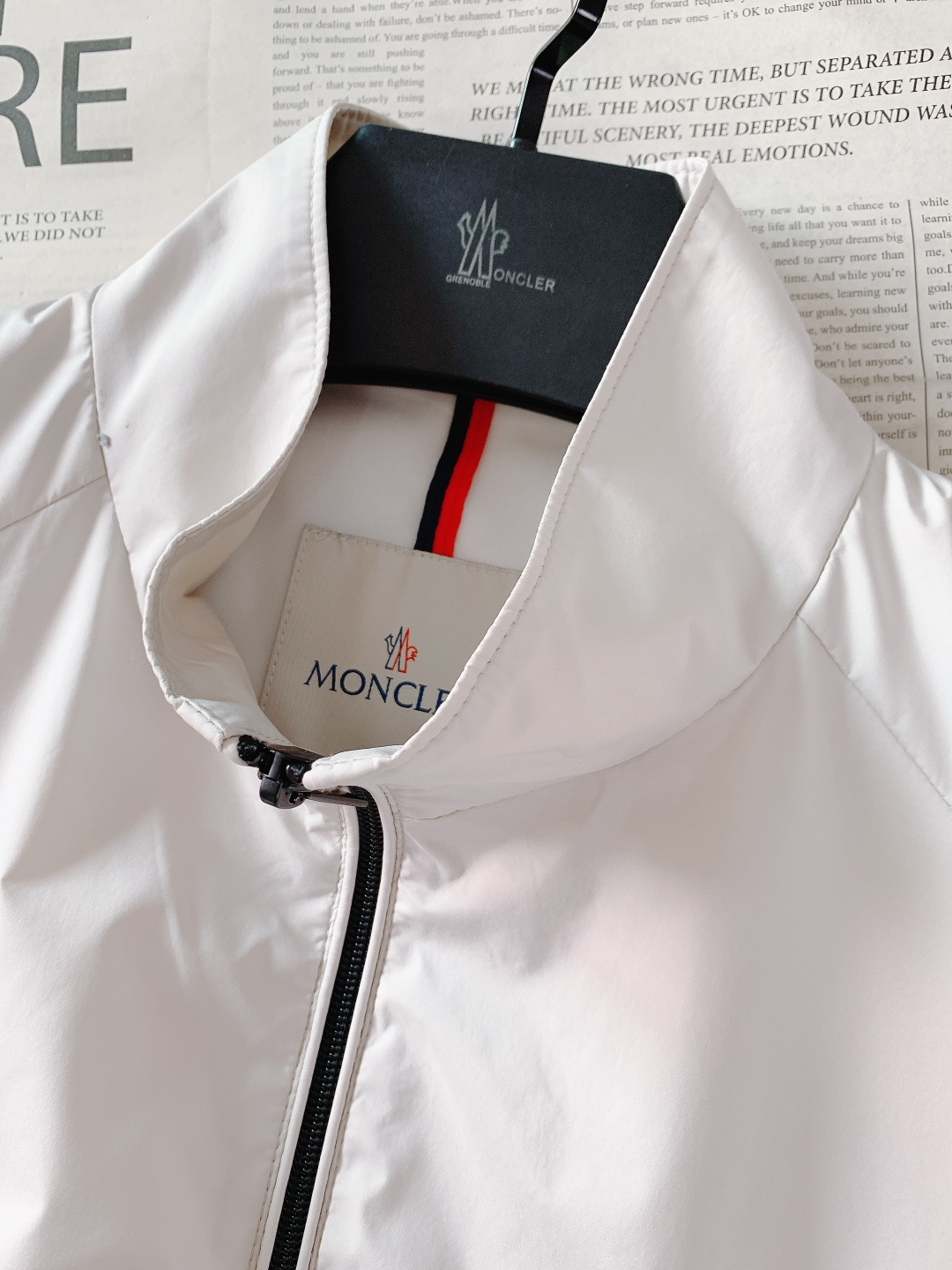 Moncler 蒙口 2026SS早春新品休闲立领夹克｜双色齐发！防风尼龙面料，挺括抗皱好穿百搭。标志性