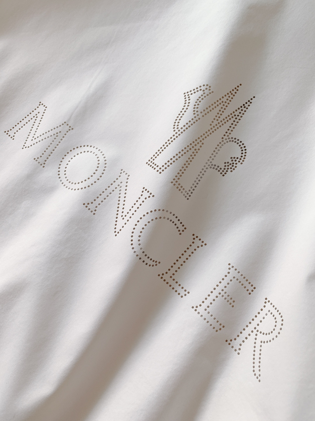 Moncler 蒙口 2026SS早春新品休闲立领夹克｜双色齐发！防风尼龙面料，挺括抗皱好穿百搭。标志性