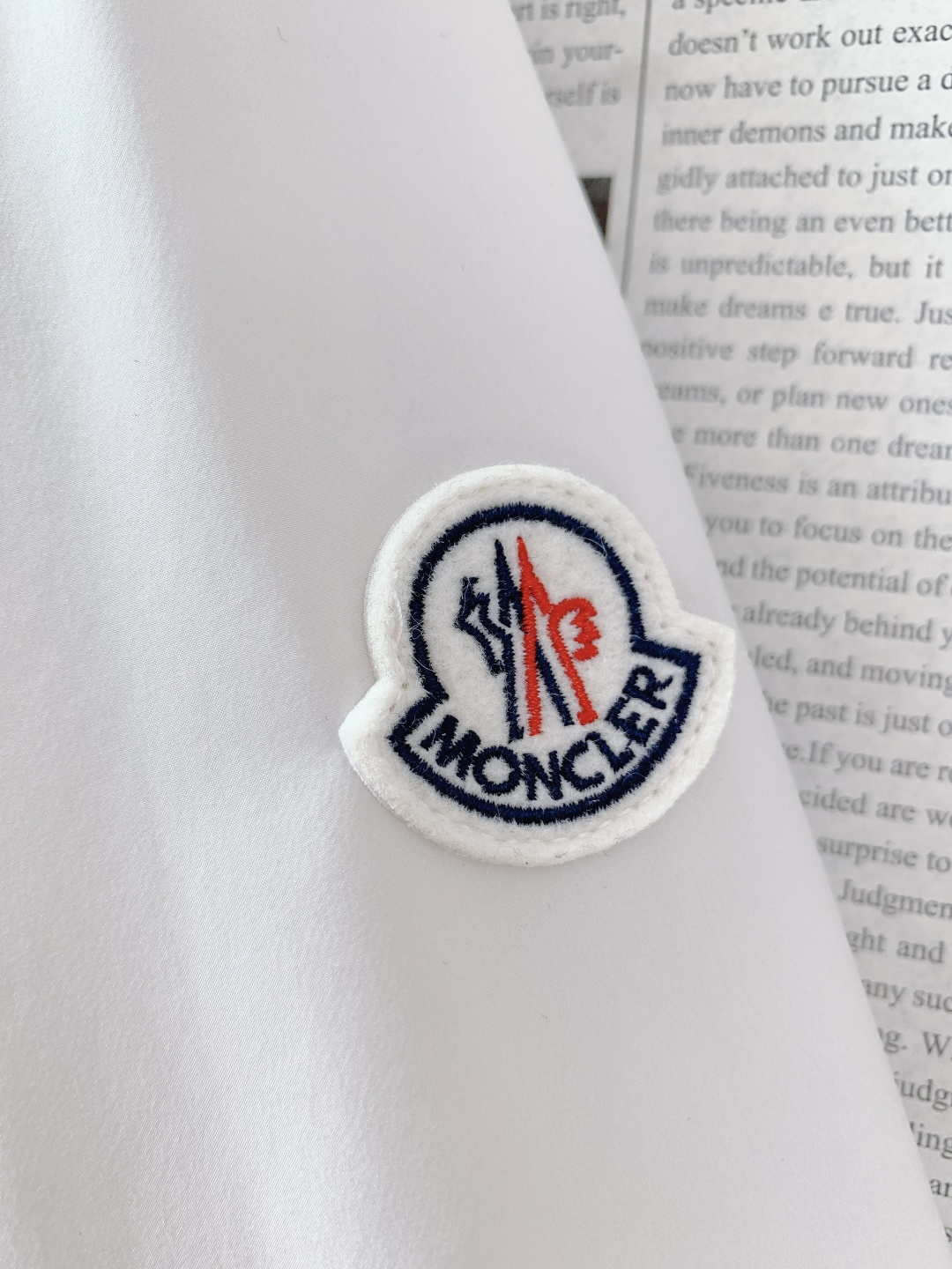Moncler 蒙口 2026SS早春新品休闲立领夹克｜双色齐发！防风尼龙面料，挺括抗皱好穿百搭。标志性