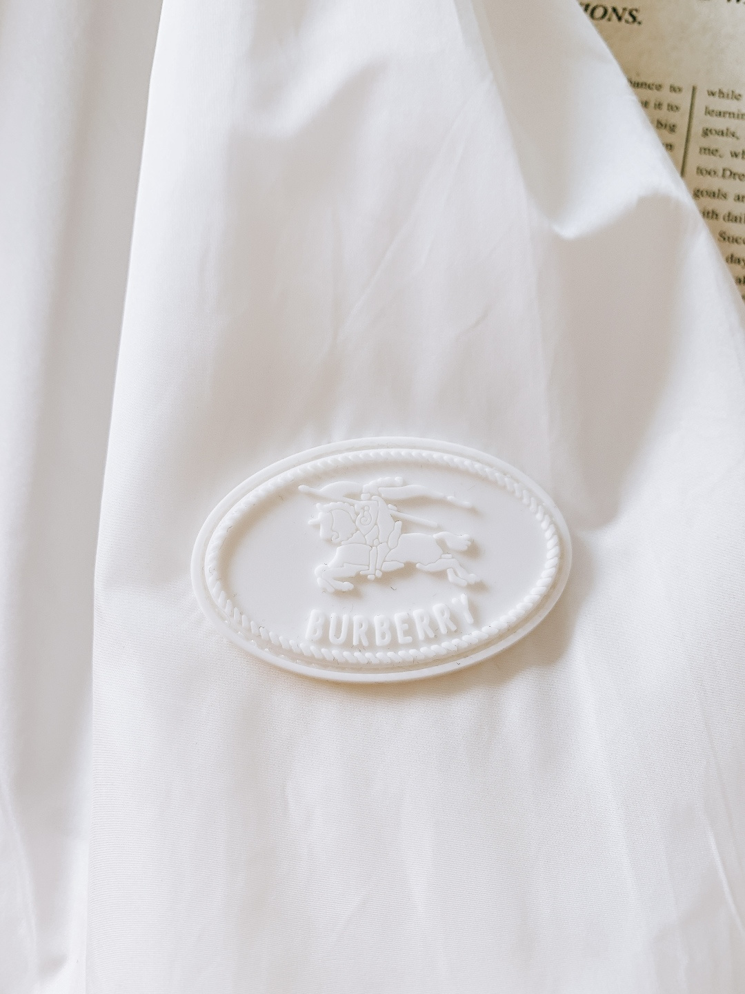 Burberry 巴宝莉 2026SS早春新品休闲连帽外套｜双色齐发！防风尼龙面料，挺括抗皱好穿百搭。标
