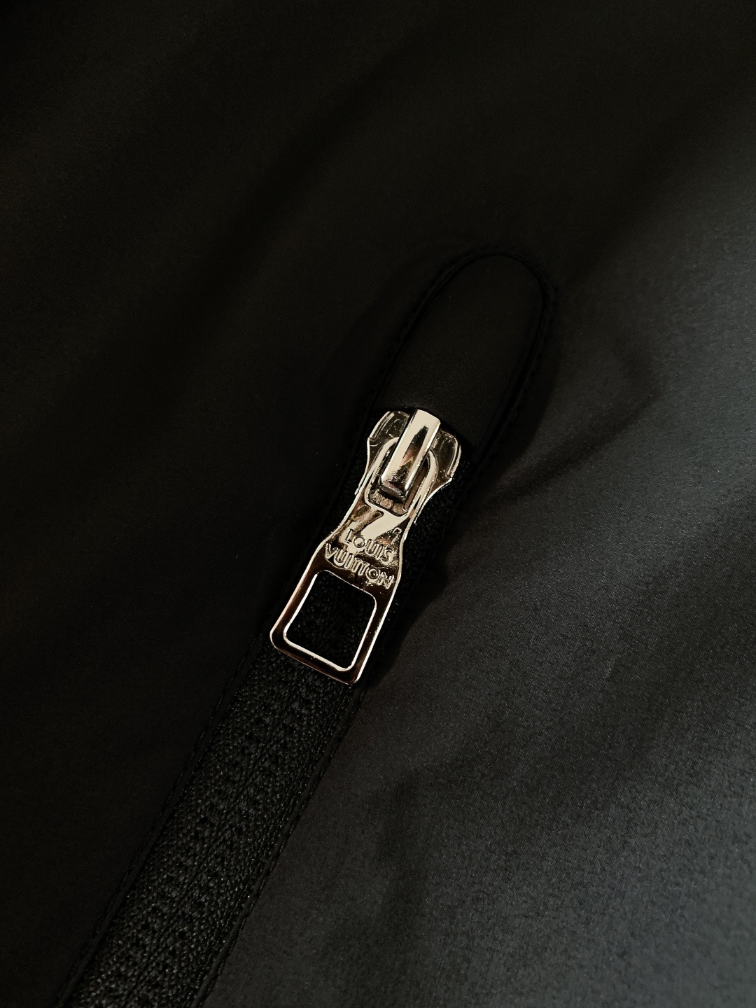 LouisVuitton 路易威登 2026SS早春新品定制防风科技面料，源自进口纱线，经过特殊防风防水