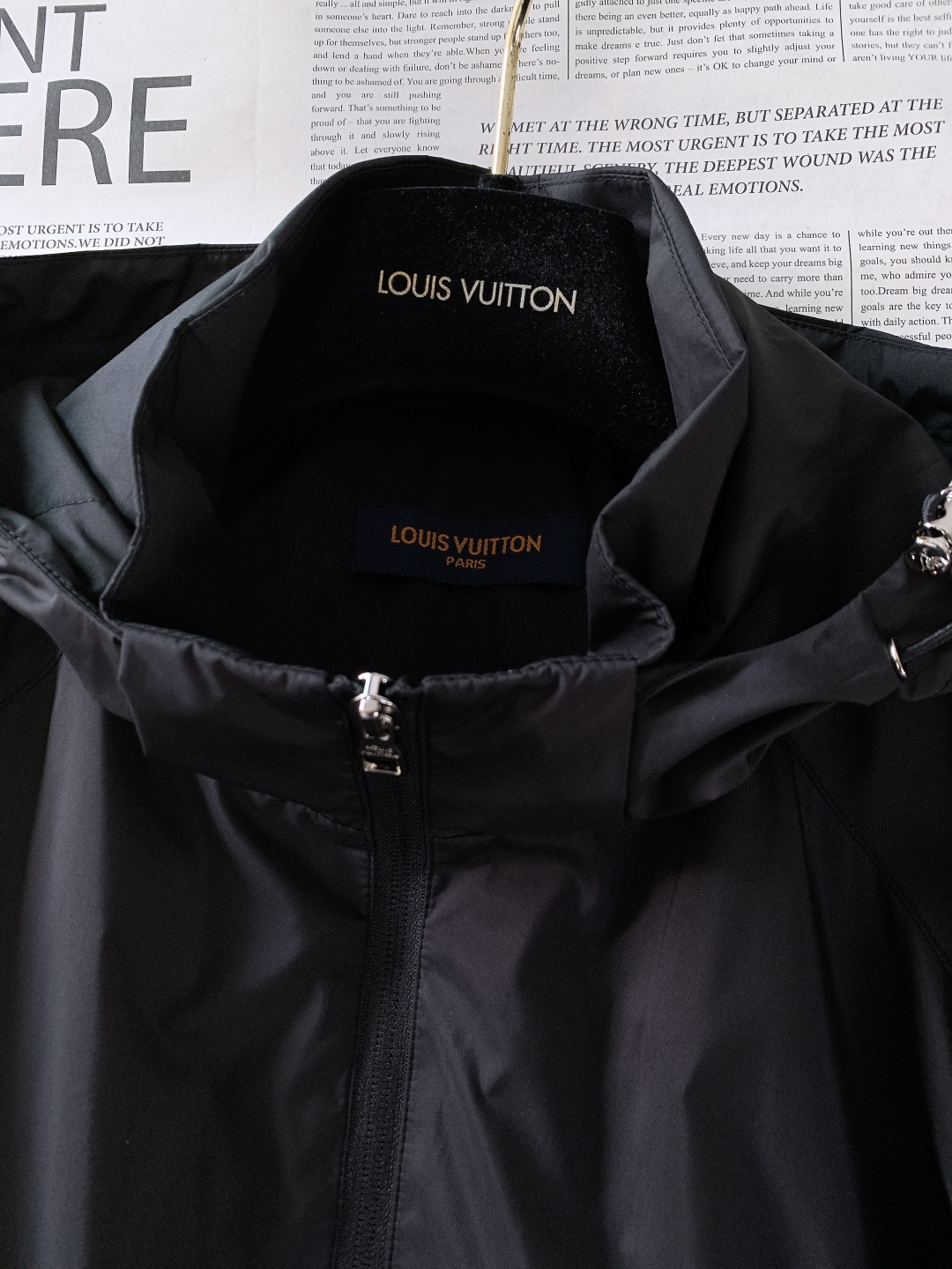 LouisVuitton 路易威登 2026SS早春新品定制防风科技面料，源自进口纱线，经过特殊防风防水