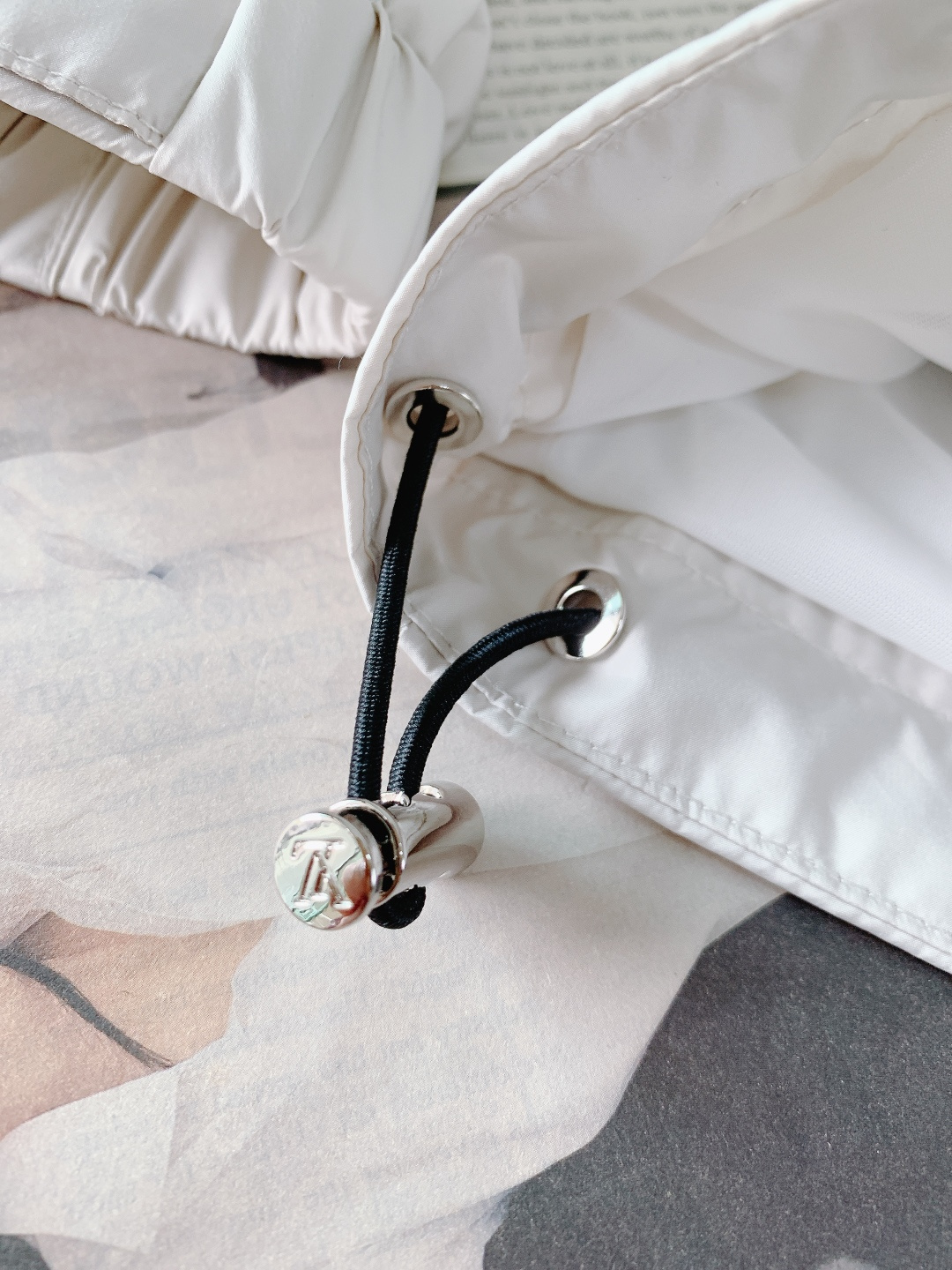 LouisVuitton 路易威登 2026SS早春新品定制防风科技面料，源自进口纱线，经过特殊防风防水