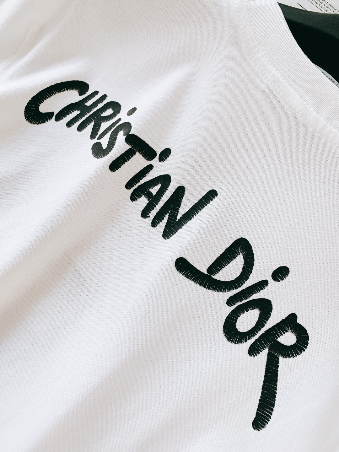 Dior Homme 迪奥·桀傲 2026SS春夏新品蜜蜂标识刺绣 T 恤 | 巴黎轻奢，夏日高级神衣重