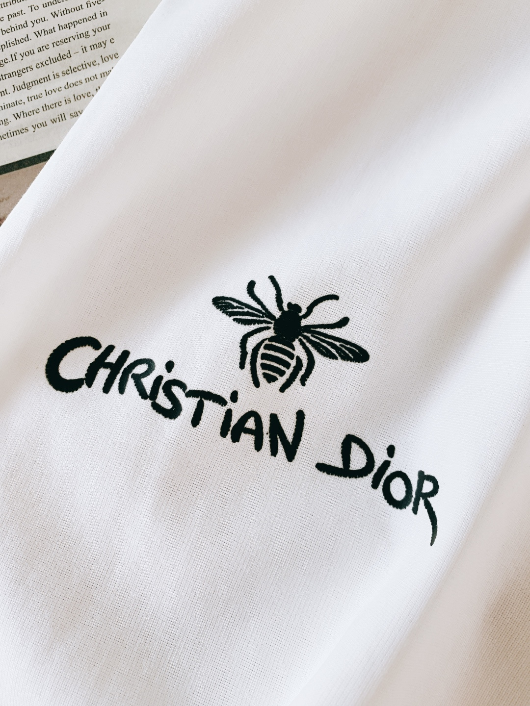 Dior Homme 迪奥·桀傲 2026SS春夏新品蜜蜂标识刺绣 T 恤 | 巴黎轻奢，夏日高级神衣重