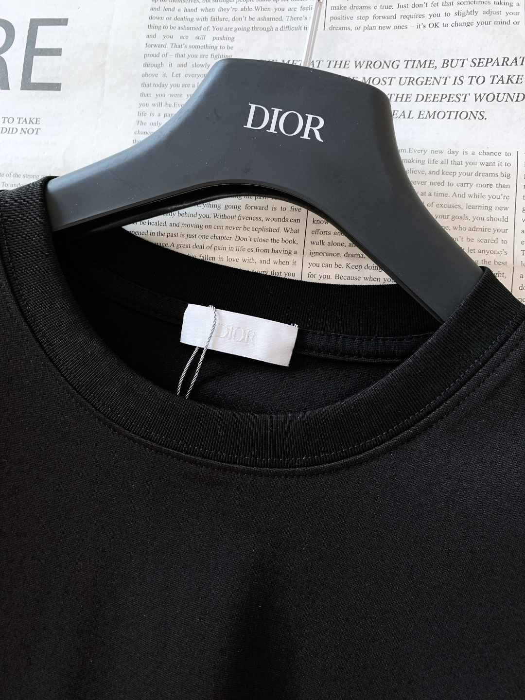 Dior Homme 迪奥·桀傲 2026SS春夏新品蜜蜂标识刺绣 T 恤 | 巴黎轻奢，夏日高级神衣重