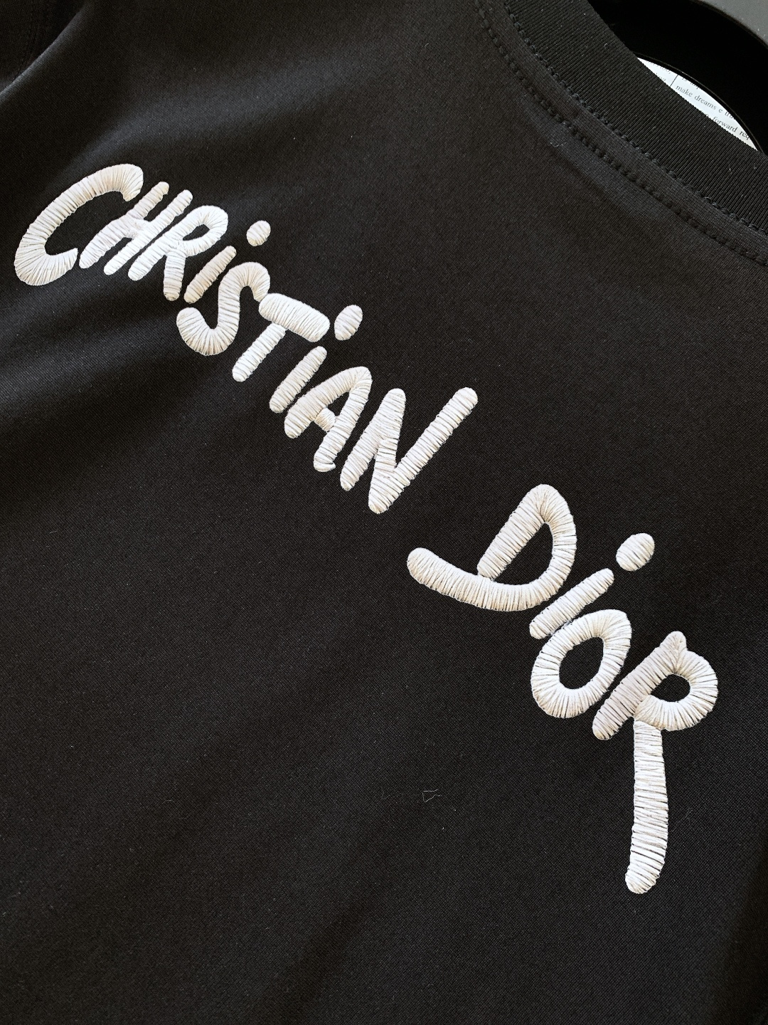 Dior Homme 迪奥·桀傲 2026SS春夏新品蜜蜂标识刺绣 T 恤 | 巴黎轻奢，夏日高级神衣重