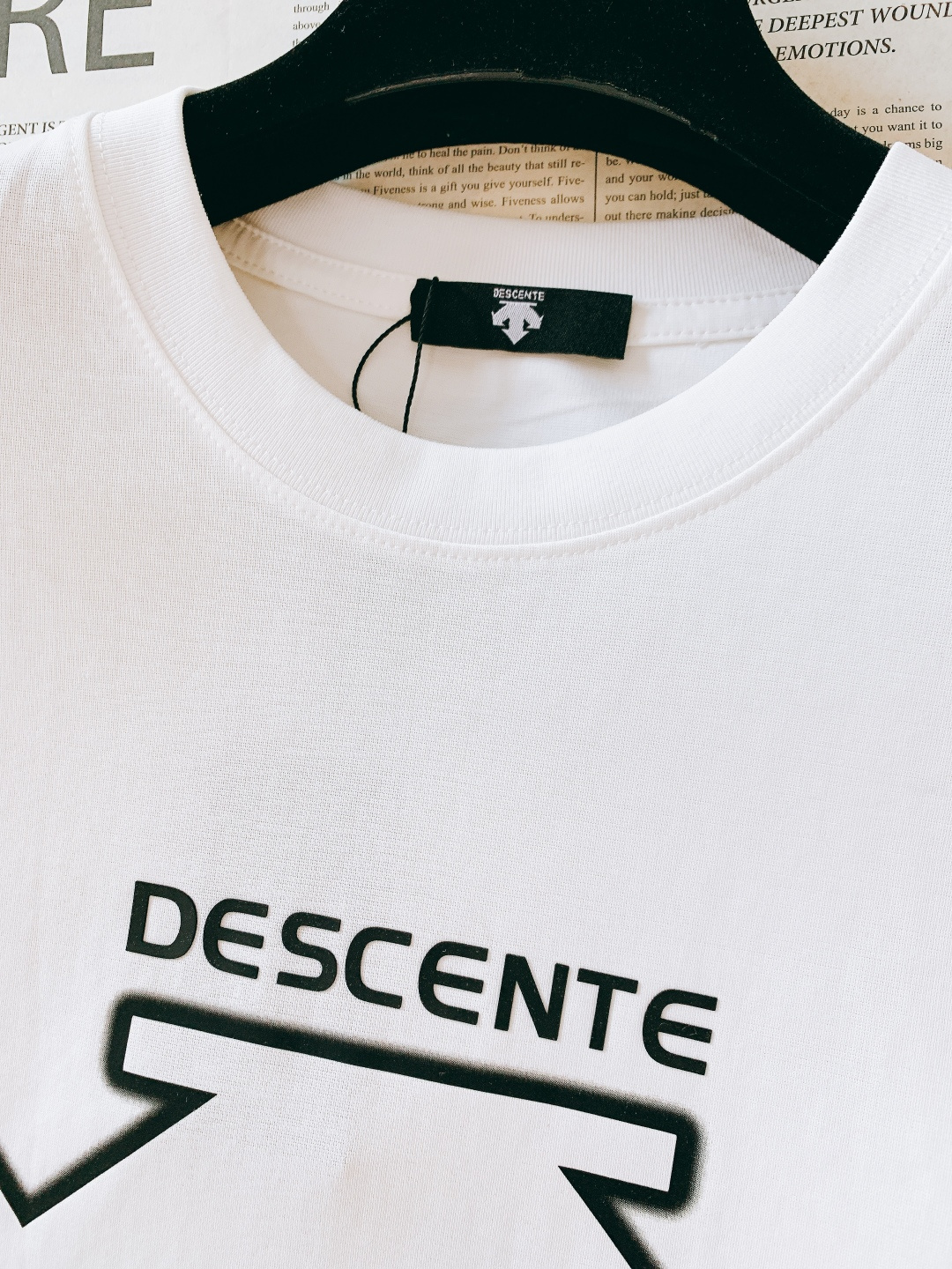 DESCENTE 迪桑特 2026SS春夏新品箭头印花 T 恤 | 专业运动，夏日轻奢神衣重磅精梳棉面料