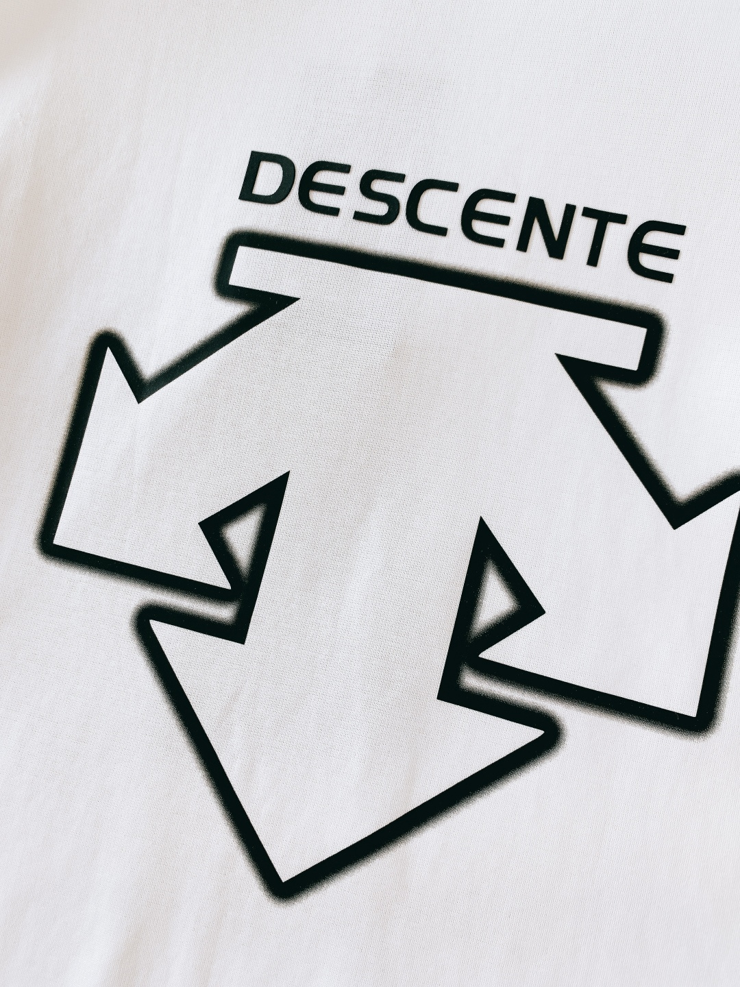DESCENTE 迪桑特 2026SS春夏新品箭头印花 T 恤 | 专业运动，夏日轻奢神衣重磅精梳棉面料