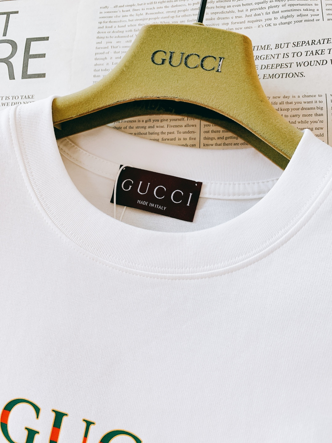 Gucci 古驰 2026SS春夏新品 满印老花 T 恤。重磅精梳棉双纱面料！细腻平滑又抗皱，透气不闷汗