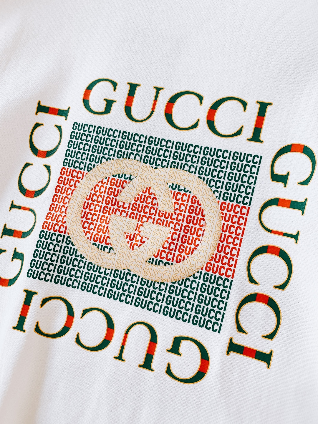 Gucci 古驰 2026SS春夏新品 满印老花 T 恤。重磅精梳棉双纱面料！细腻平滑又抗皱，透气不闷汗