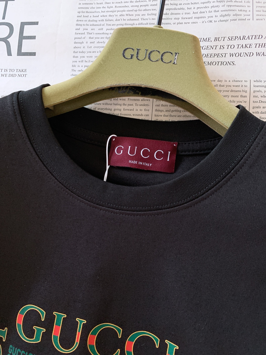 Gucci 古驰 2026SS春夏新品 满印老花 T 恤。重磅精梳棉双纱面料！细腻平滑又抗皱，透气不闷汗