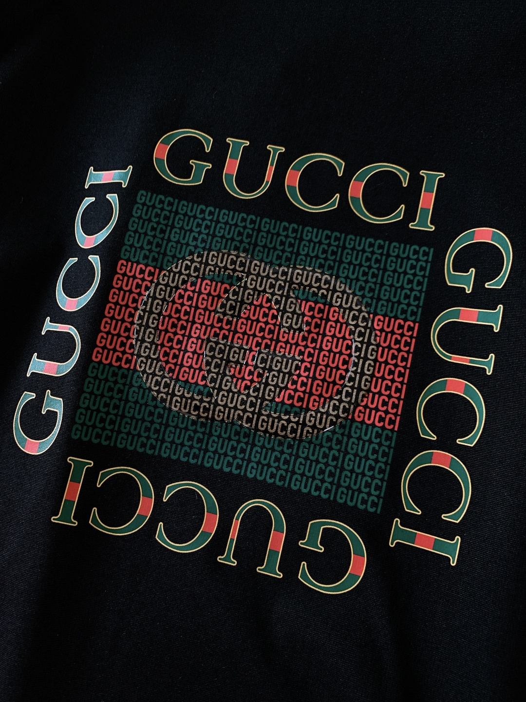 Gucci 古驰 2026SS春夏新品 满印老花 T 恤。重磅精梳棉双纱面料！细腻平滑又抗皱，透气不闷汗