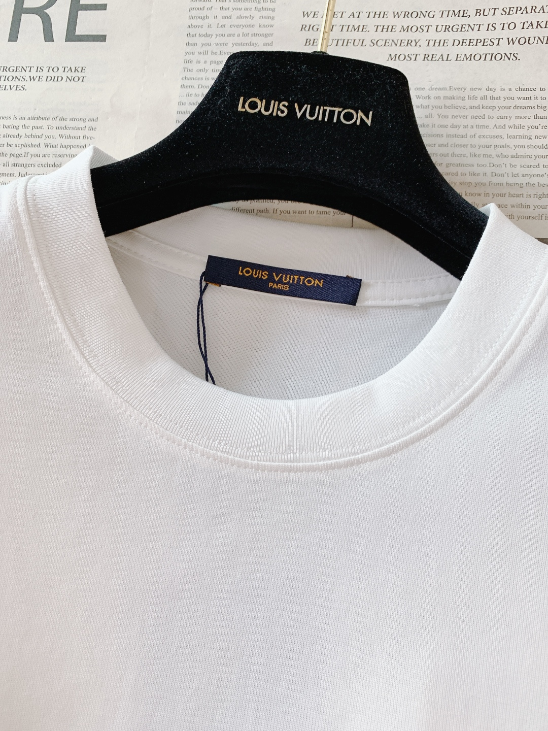 LouisVuitton 路易威登 2026SS春夏新品撞色字母标识T恤，潮酷与轻奢的完美结合！甄选高支